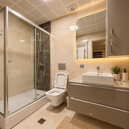 Amazing Sky Views 3 Bedroom With Pool Sauna Gym And Free Parking * Üsküp