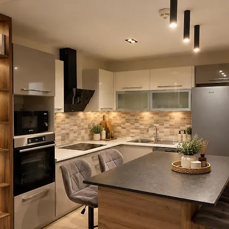 Daire Amazing Sky Views 3 Bedroom With Pool Sauna Gym And Free Parking Üsküp