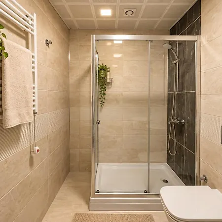 Amazing Sky Views 3 Bedroom With Pool Sauna Gym And Free Parking Üsküp